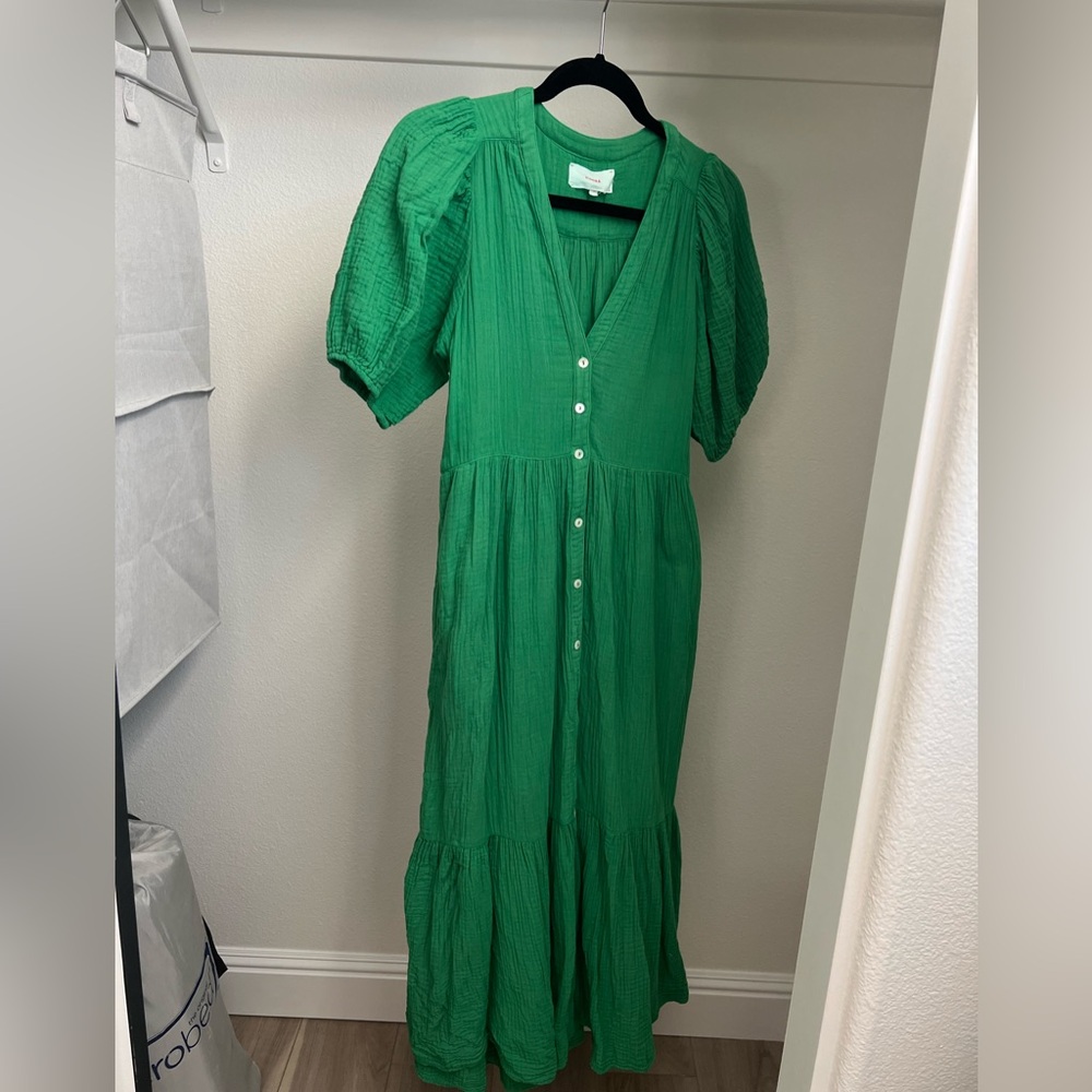 XiRENA Emerald Button-Front Maxi Dress